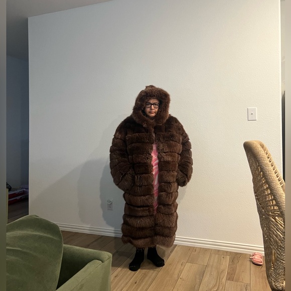 Beautiful “ REAL”brown fox with hood - Picture 9 of 10